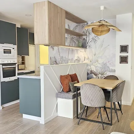 아파트 Brand New Center